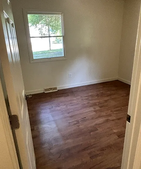 633 Jackson Ave — Photo 1