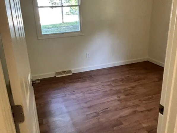 633 Jackson Ave, Muskegon, MI 49442
