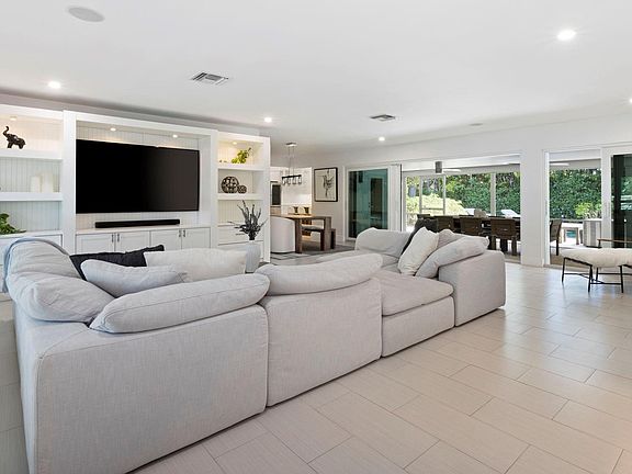 3rd image of 530 Middle River Drive