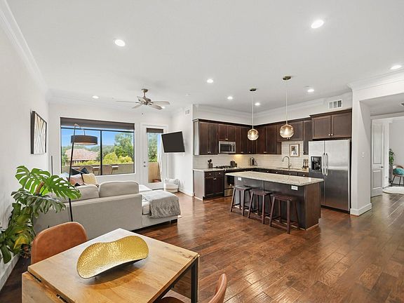 3rd image of 510 Lovett Blvd APT 301