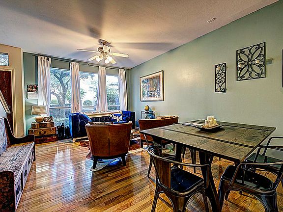 3rd image of 3039 S Heights Hollow Ln