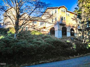 1004 SW 10th Pl, Lincoln City, OR 97367