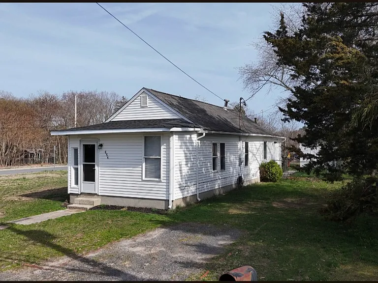 654 Cincinnati Ave — Photo 1