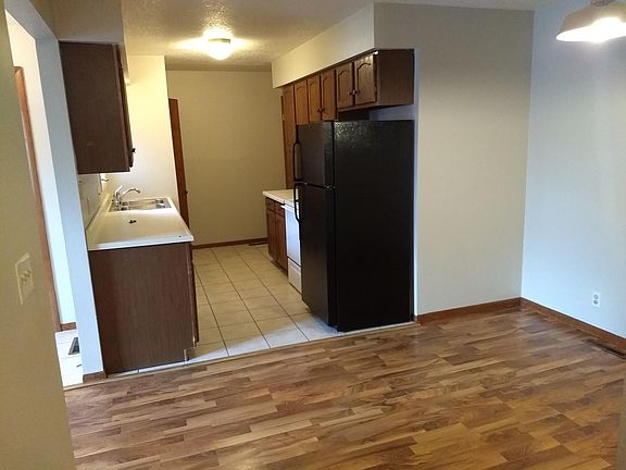 3rd image of 1406 Illinois Dr