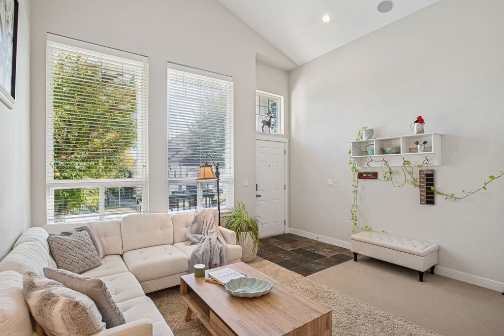 Apartment in Surrey, Sullivan, Newton - More