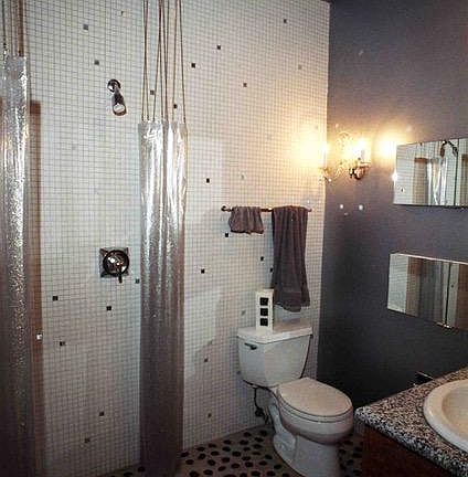 3rd image of 1437 W Walton St #2R