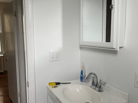 4th image of 119 Glover Ave #2
