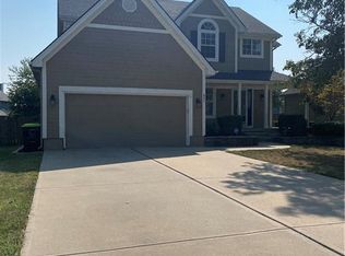 821 SE 11th Ter, Lees Summit, MO 64081
