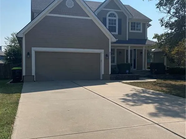 821 SE 11th Ter, Lees Summit, MO 64081