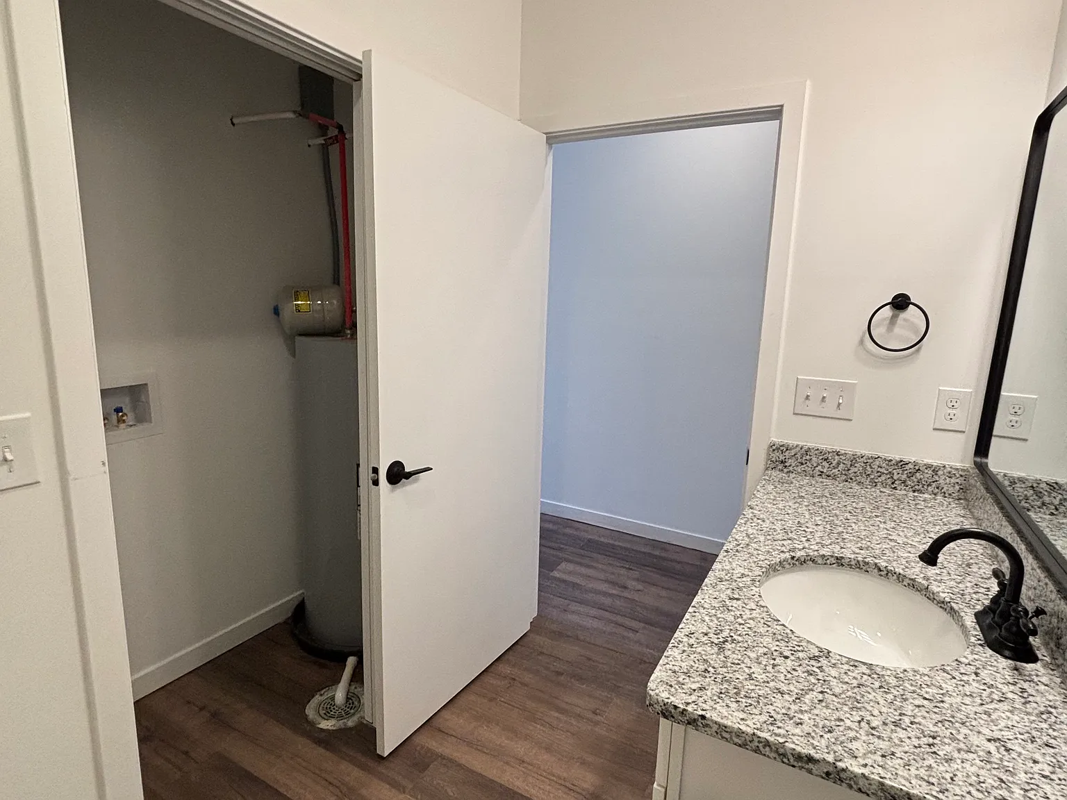 2 bed, 990 sqft, $1,199 — Photo 4