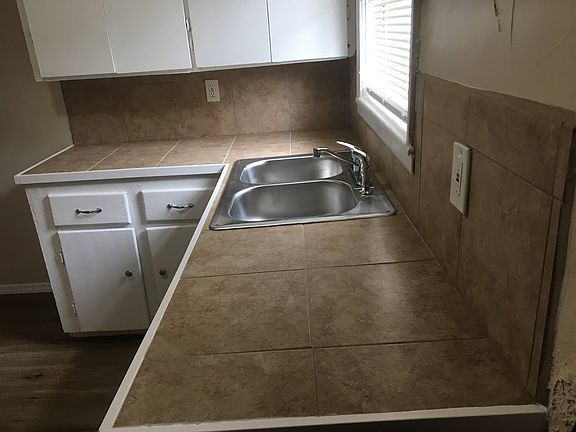 4th image of 1624 Elm Dr
