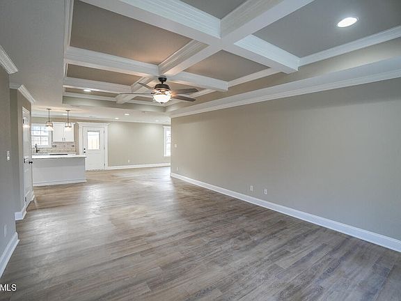 4th image of 312 Grandview Dr