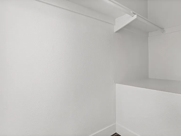 FH - Hilltop Apartments — Photo 17