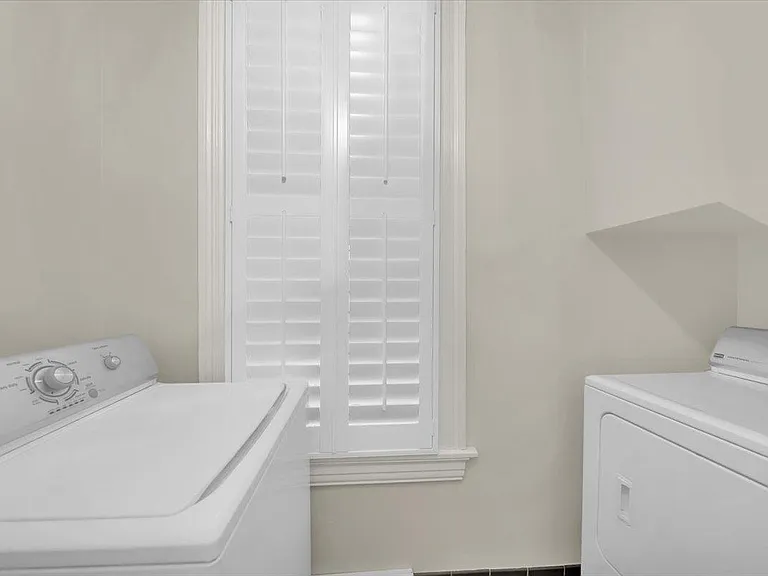 1527 Floyd Ave — Photo 17