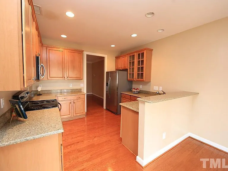 507 Bartlett Cir — Photo 4