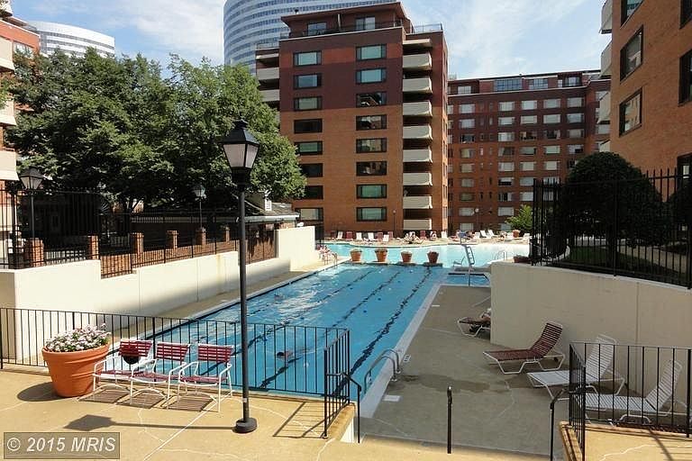 River Place pool