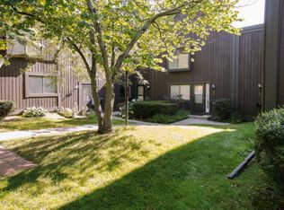 146 Carberry Hill Ct, Kalamazoo, MI