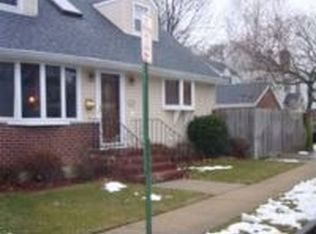 133 Chestnut St, Lynbrook, NY 11563