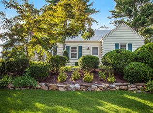 8 Dale St, White Plains, NY 10605
