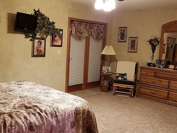 Master bedroom-door to deck!