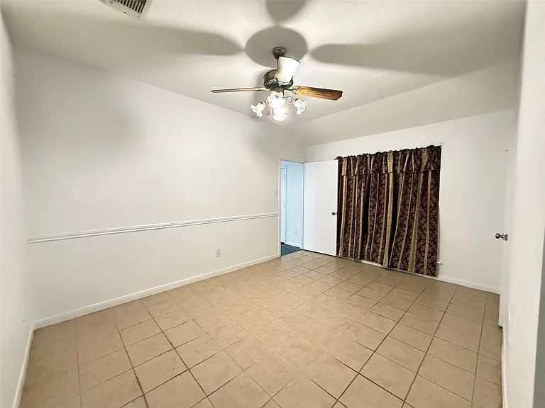 10807 Emery Dr — Photo 6