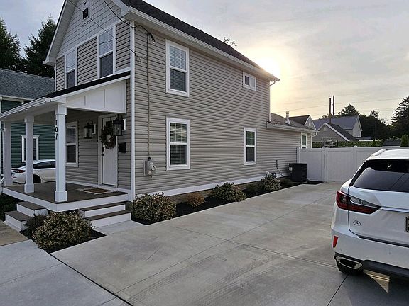 3rd image of 107 N Mechanic St