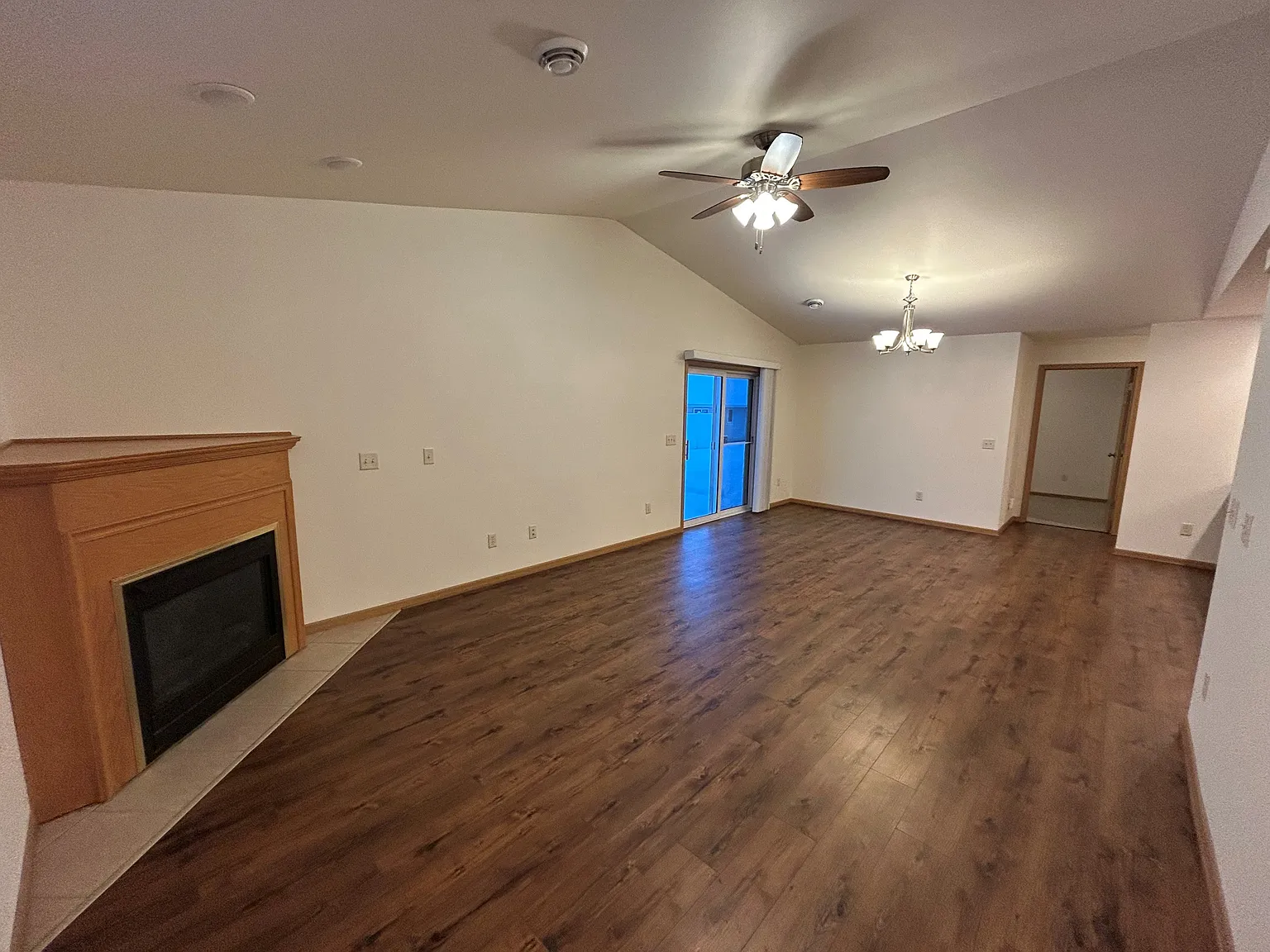 2 bed, 1.5 bath, 1100 sqft, $1,490 — Photo 4
