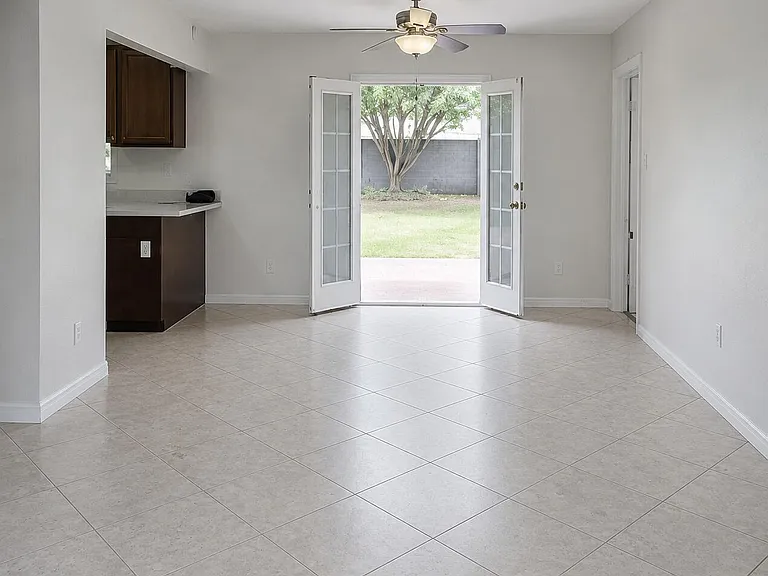 4326 E Glenrosa Ave — Photo 7