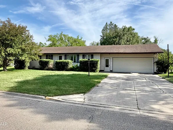 221 1st St, Stephen, MN 56757