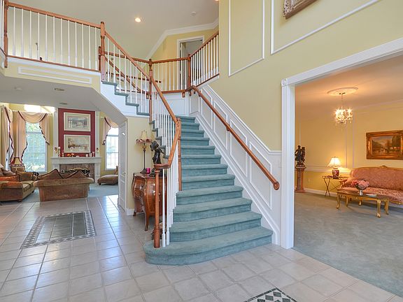 4th image of 8 Snowbird Ct