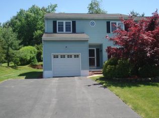 16 Fieldstone Blvd, Wappingers Falls, NY 12590
