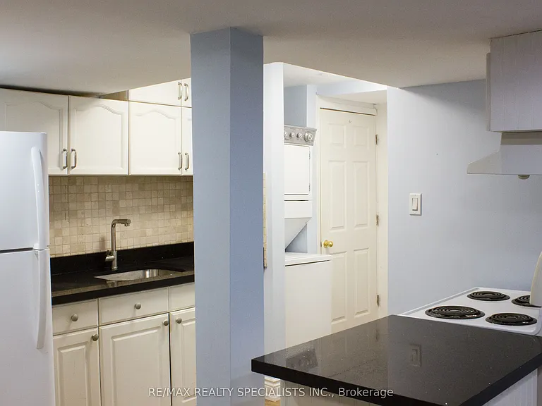 12 Woodgrove Ct #LOWER — Photo 11