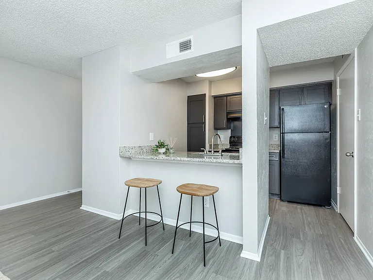 The Waverly Apartments — Photo 7