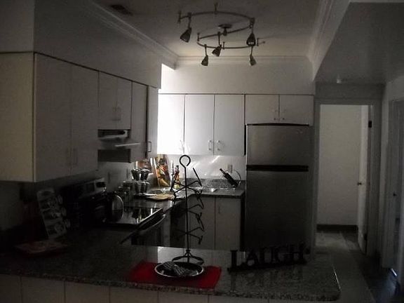 3rd image of 5578 Waterman Blvd APT 2W