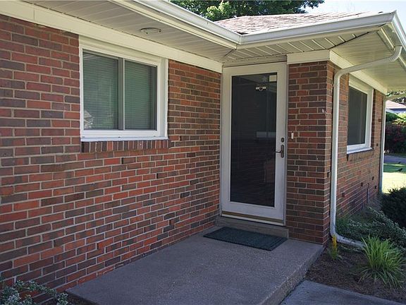 3rd image of 4613 Haywood Dr