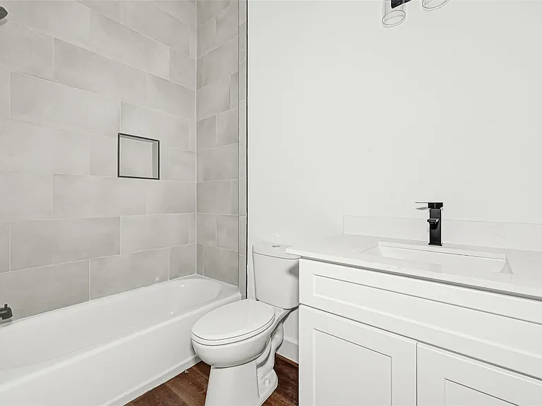 418 Clinton Park St #1 — Photo 12