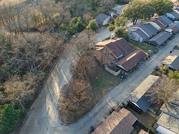 3rd image of 523 Post Oak Ln