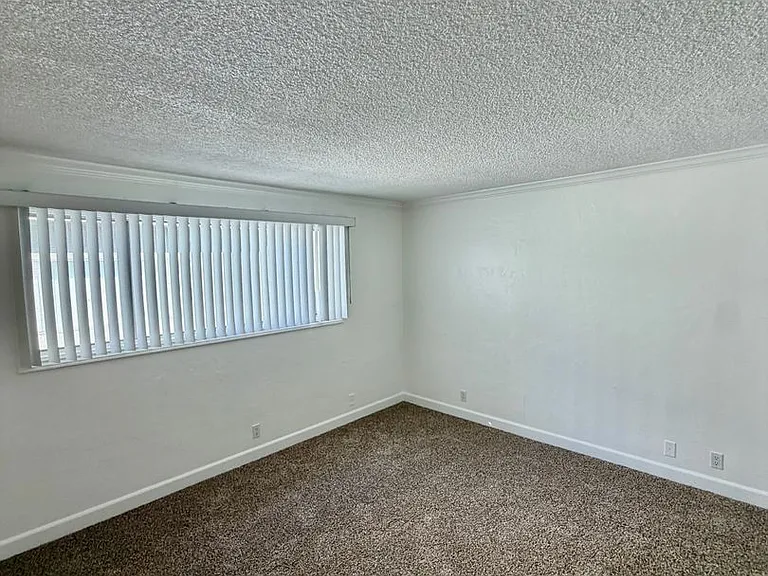 332 Culver Boulevard 363 Pershing — Photo 37