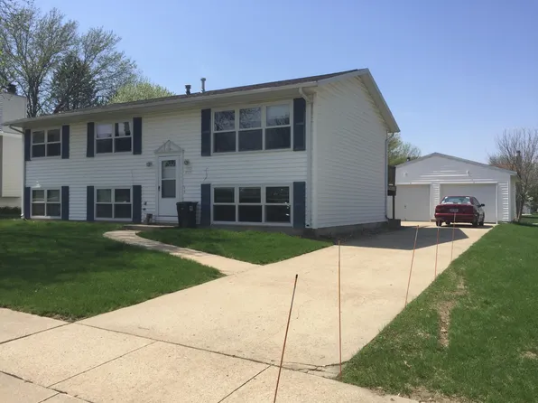 4007 Southlawn Rd, Cedar Falls, IA 50613