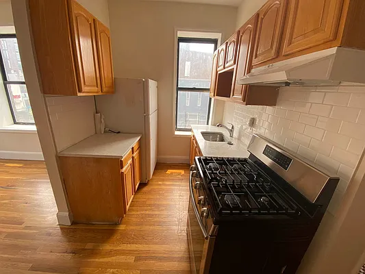 Rented by Premier Metro Realty Corp | media 15