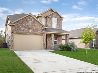 1525 Gateshead Dr, Seguin, TX 78155