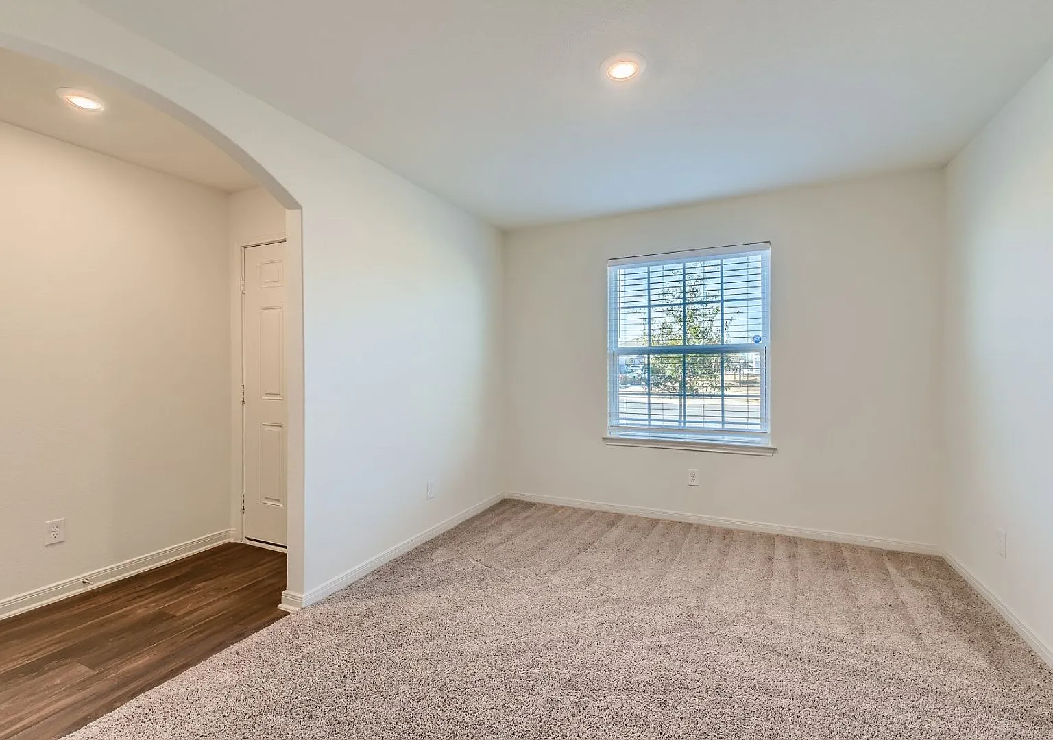 3 bedroom for rent on the far West Side! — Photo 3