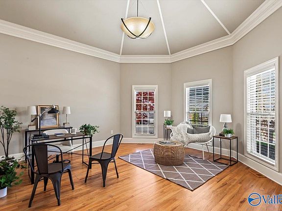 2nd image of 126 Rainbow Glen Cir