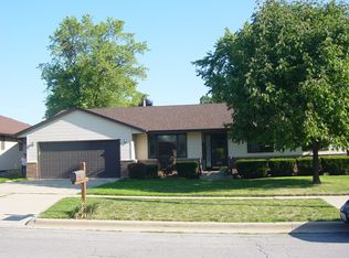 831 Vaughn Ct, Sycamore, IL 60178