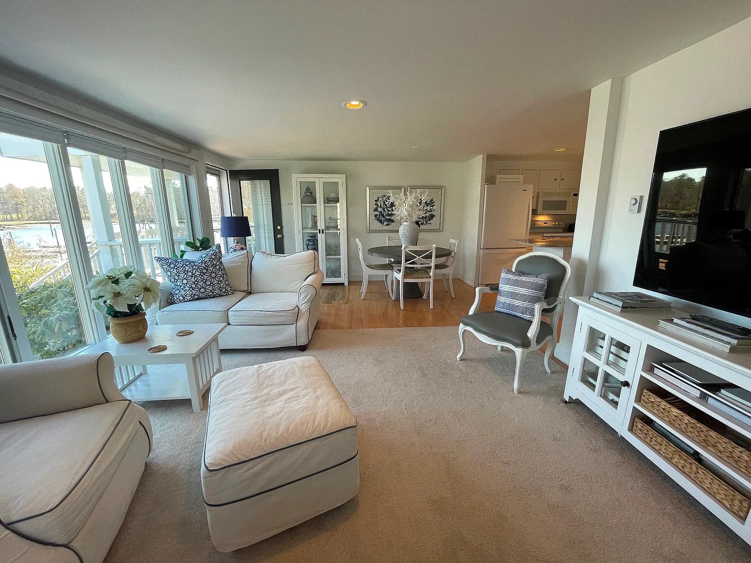 2 bed, 746 sqft, $2,200 — Photo 3