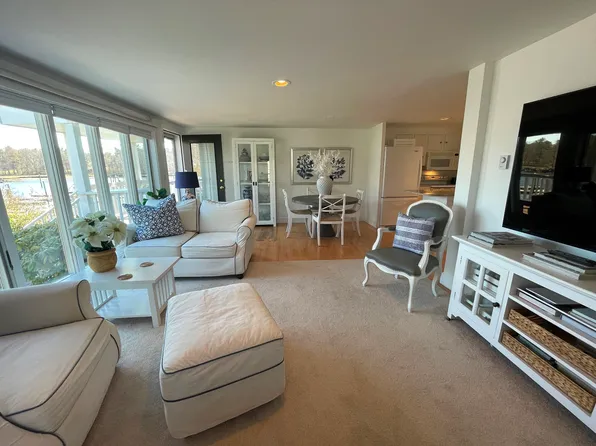 47 Ocean Ave #4, Kennebunkport, ME 04046