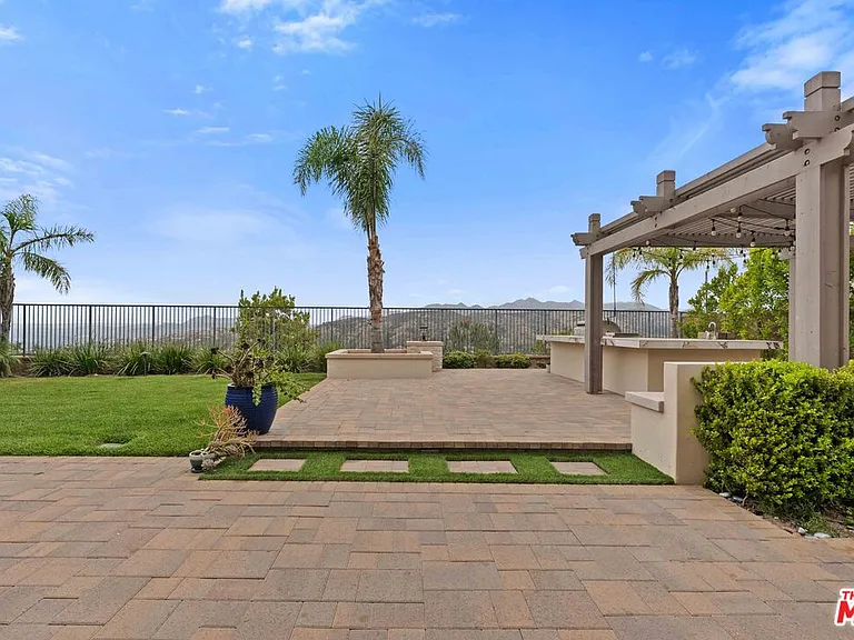 11925 N Ricasoli Way — Photo 37