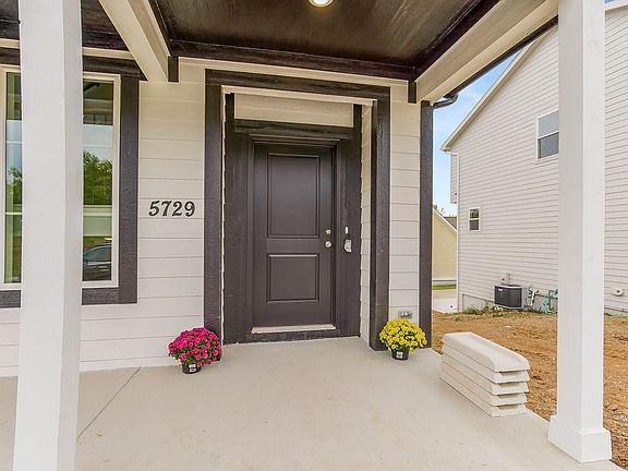 3rd image of 5729 Crescent Ave