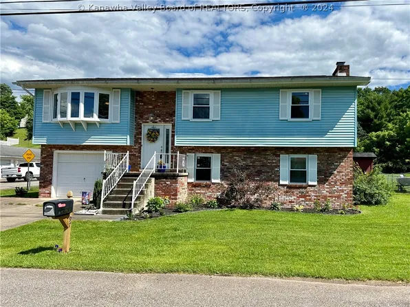 97 Pine Dr, Evans, WV 25241