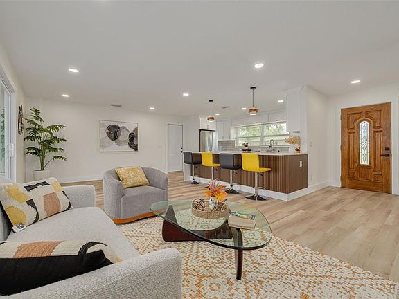 4th image of 1673 CAMBRIDGE DRIVE